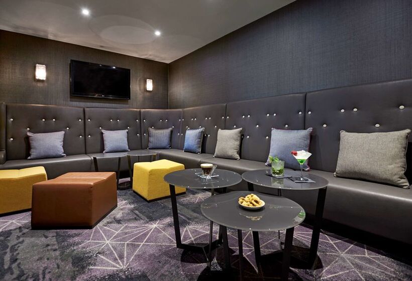 هتل Doubletree By Hilton  London  Docklands Riverside