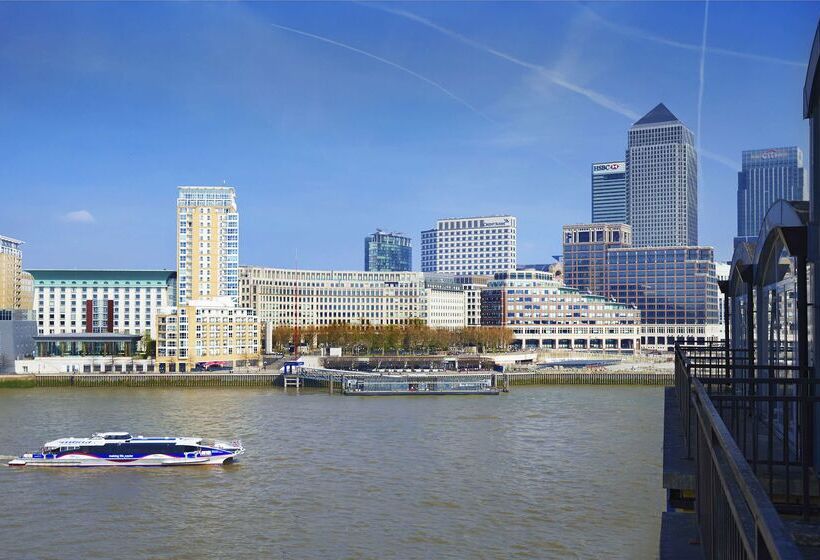 هتل Doubletree By Hilton  London  Docklands Riverside