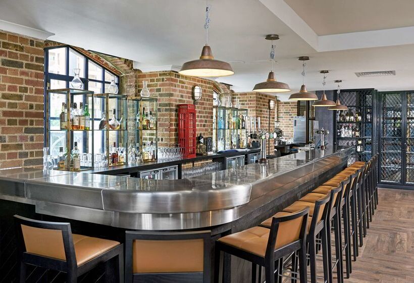 هتل Doubletree By Hilton  London  Docklands Riverside
