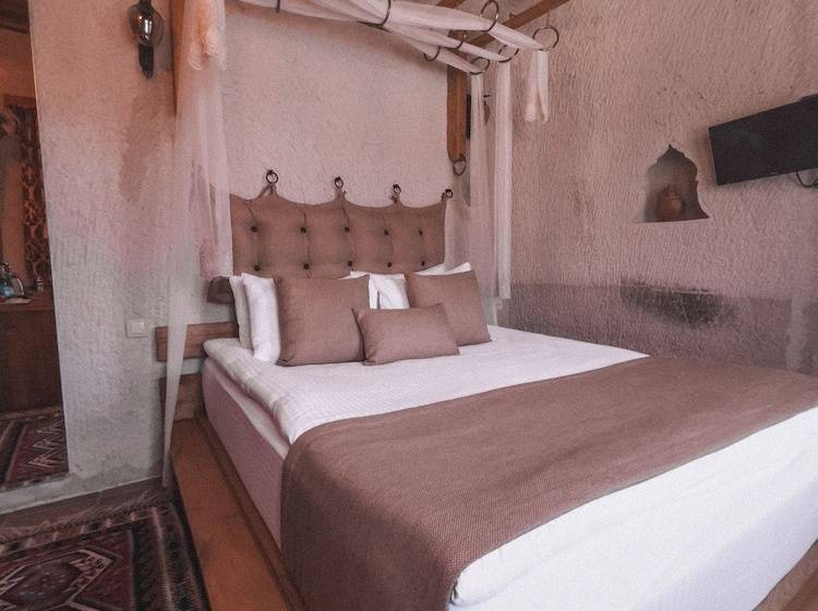 هتل Local Cave House