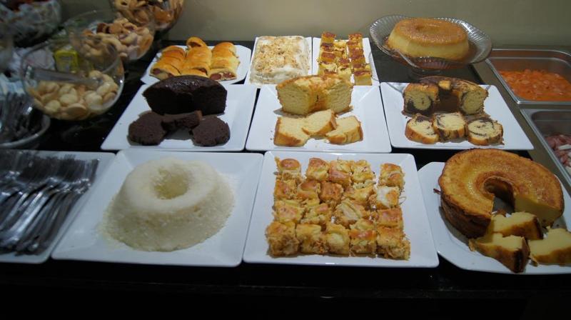 Отель Manos Royal