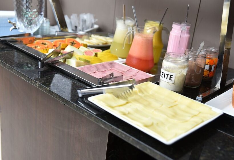 Отель Manos Royal