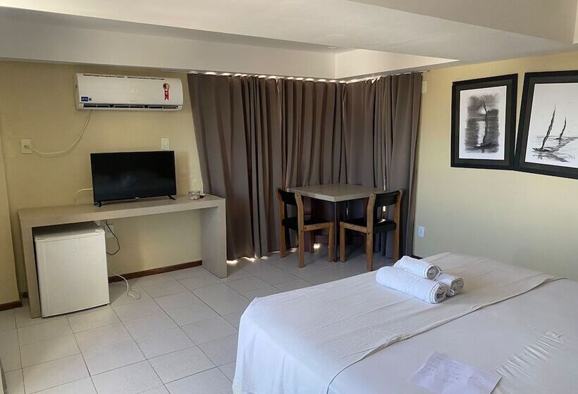 Отель Manos Royal