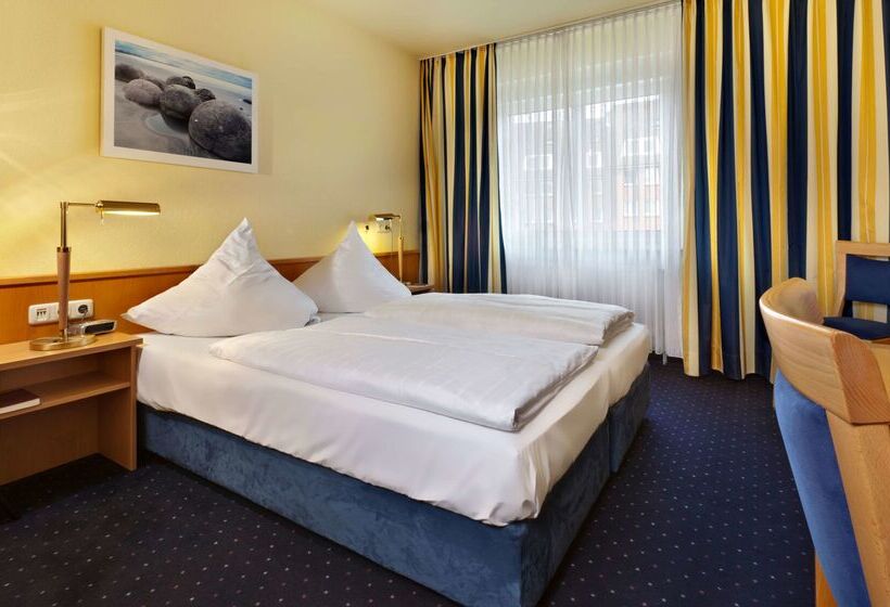 هتل Tryp By Wyndham Luebeck Aquamarin