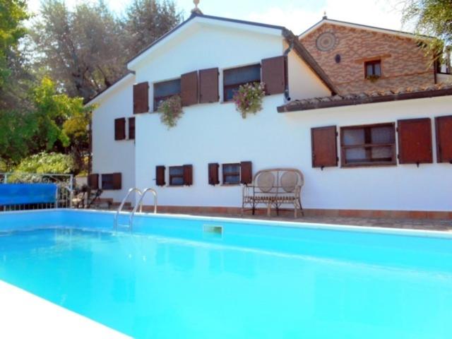 مبيت وإفطار Casale Civetta
