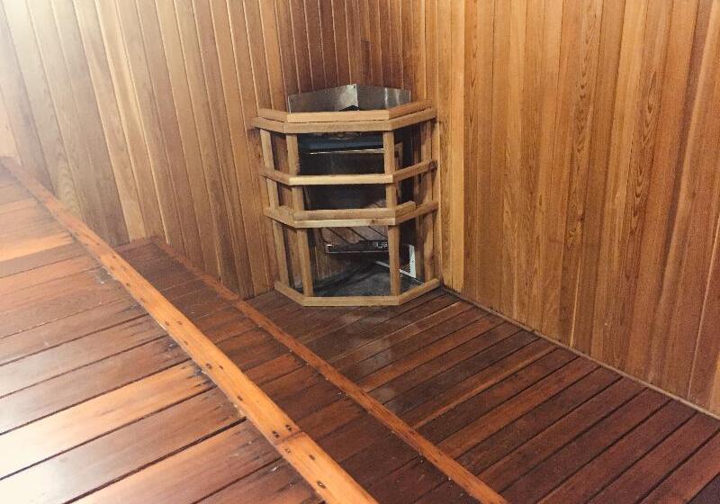هتل Brewster Mountain Lodge