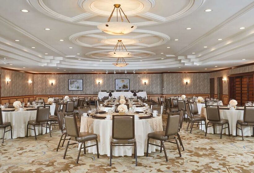 هتل Doubletree By Hilton Fresno Convention Center