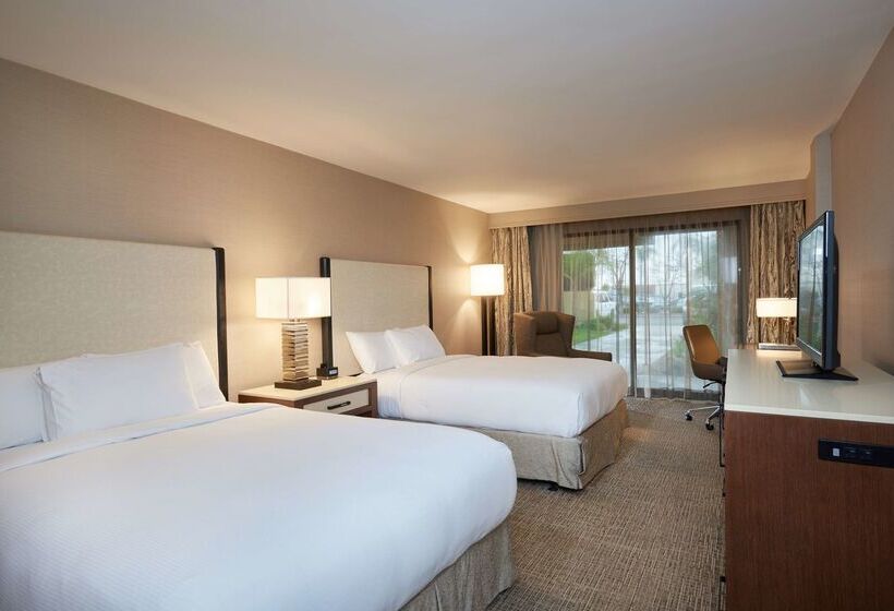 هتل Doubletree By Hilton Fresno Convention Center