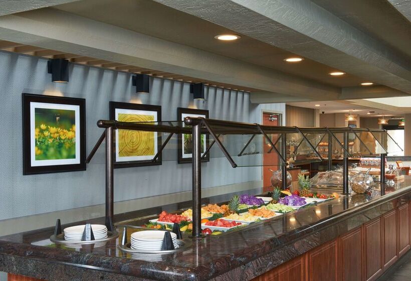 هتل Doubletree By Hilton Fresno Convention Center