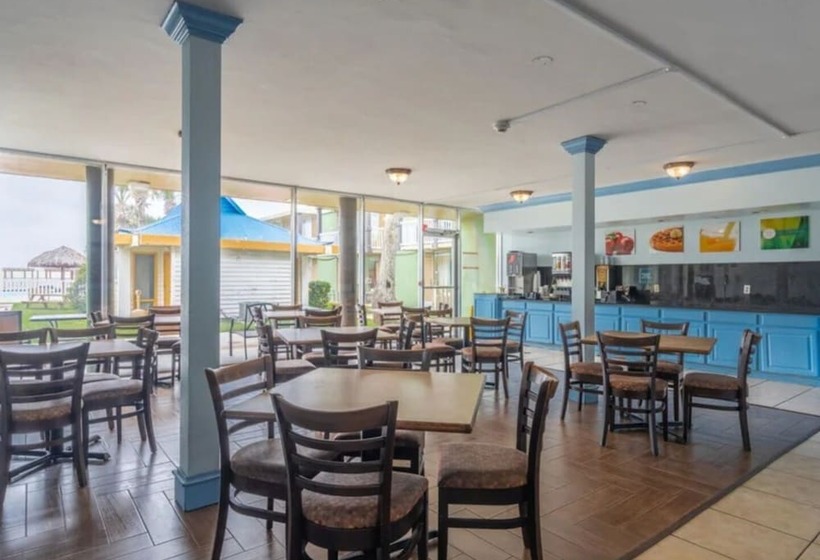 هتل Quality Inn & Suites On The Beach
