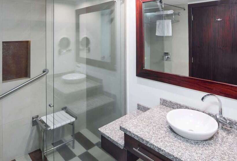 هتل Wyndham Garden Quito