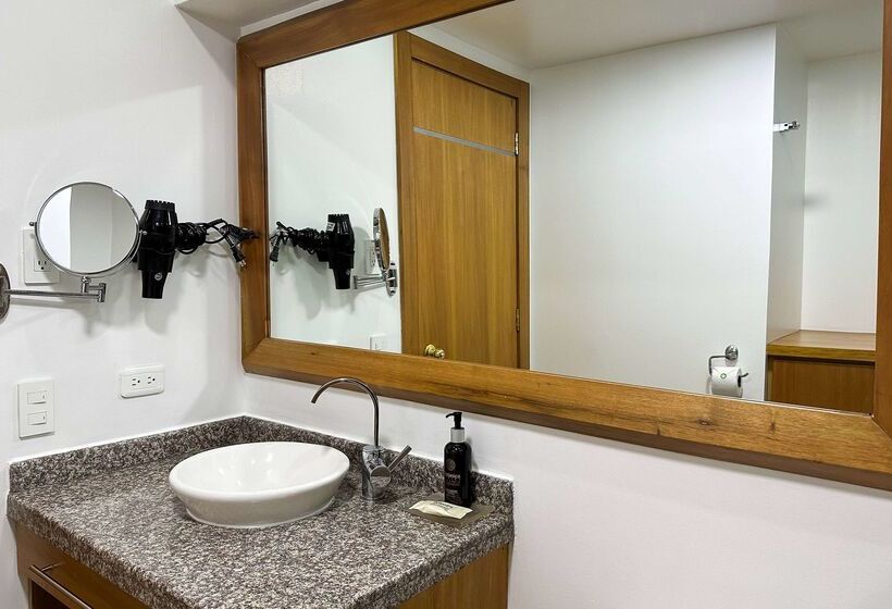 هتل Wyndham Garden Quito