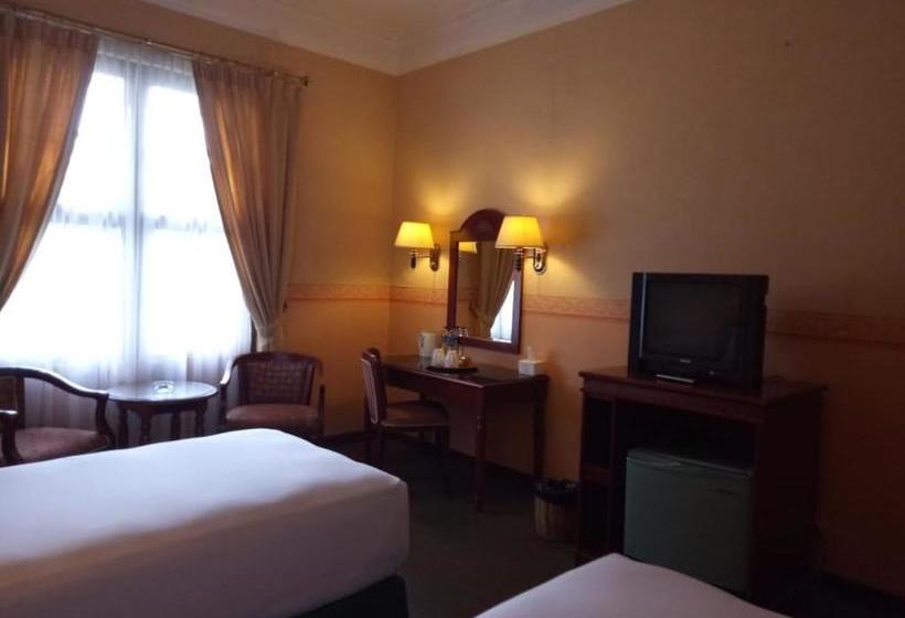 هتل Yasmin  Puncak