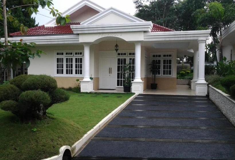 هتل Yasmin  Puncak