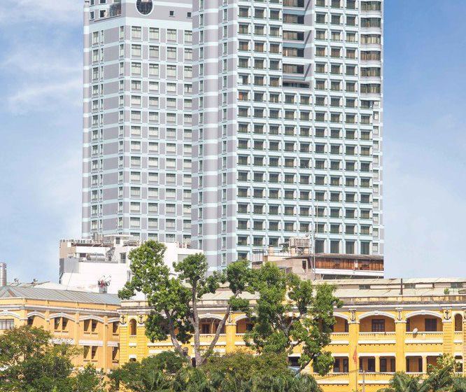בית מלון כפרי Sheraton Saigon  & Towers