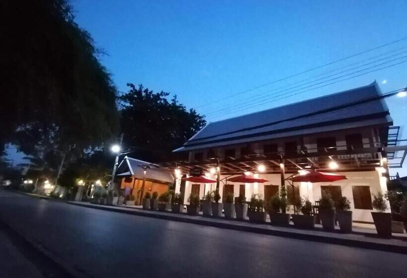 هتل Villa Chitchareune 2