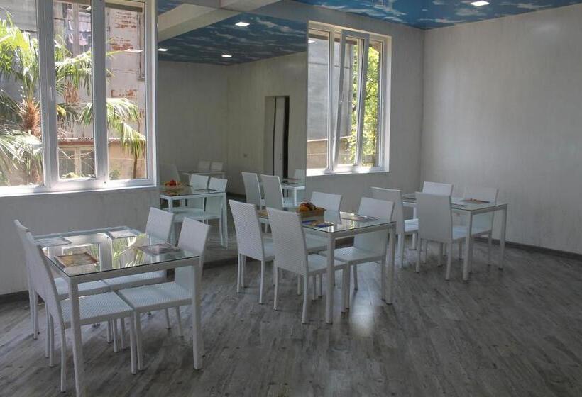 پانسیون Okro Life