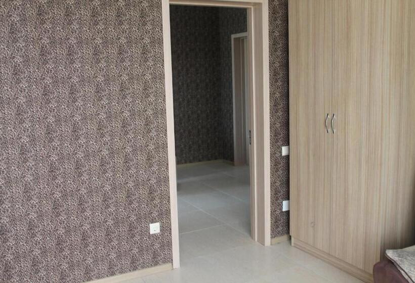 پانسیون Okro Life