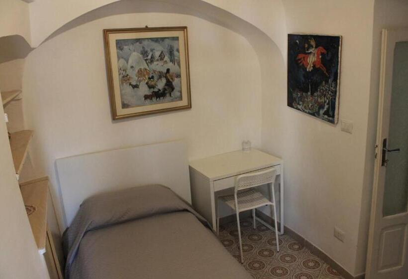 تختخواب و صبحانه A Casa Mia