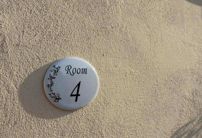 تختخواب و صبحانه A Casa Mia