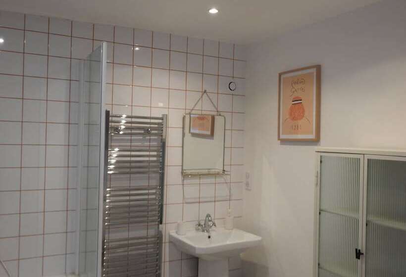 مبيت وإفطار Artefact