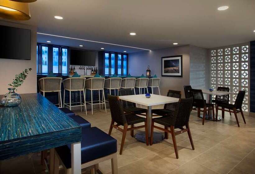 هتل Fenwick Shores, Tapestry Collection By Hilton