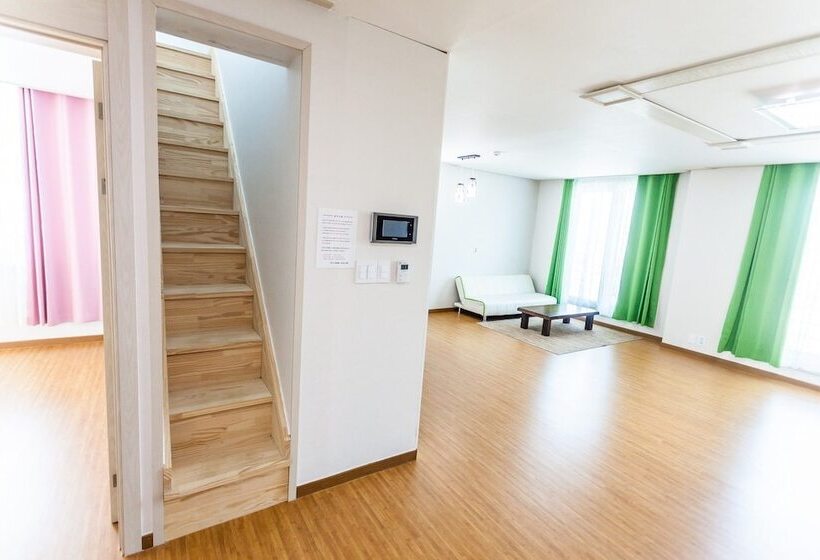 בית מלון כפרי Phoenix Emerald Pension