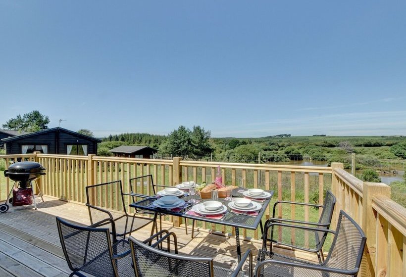 Cottage In Peaceful Surroundings Of Hartland, Offering Views Of The Fishing Pond
