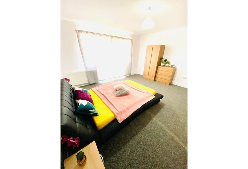 בית מלון כפרי Oyo Kingland Court