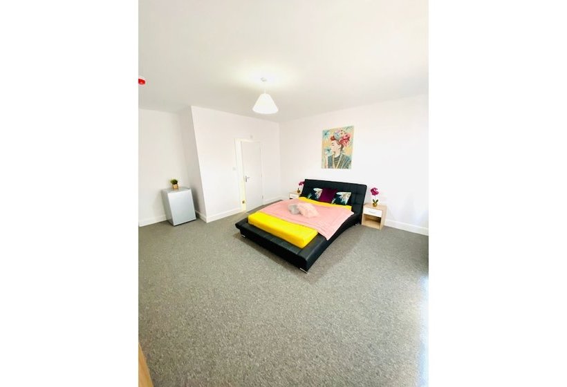 בית מלון כפרי Oyo Kingland Court