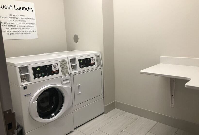 هتل Holiday Inn Express & Suites   Madison West   Middleton, An Ihg