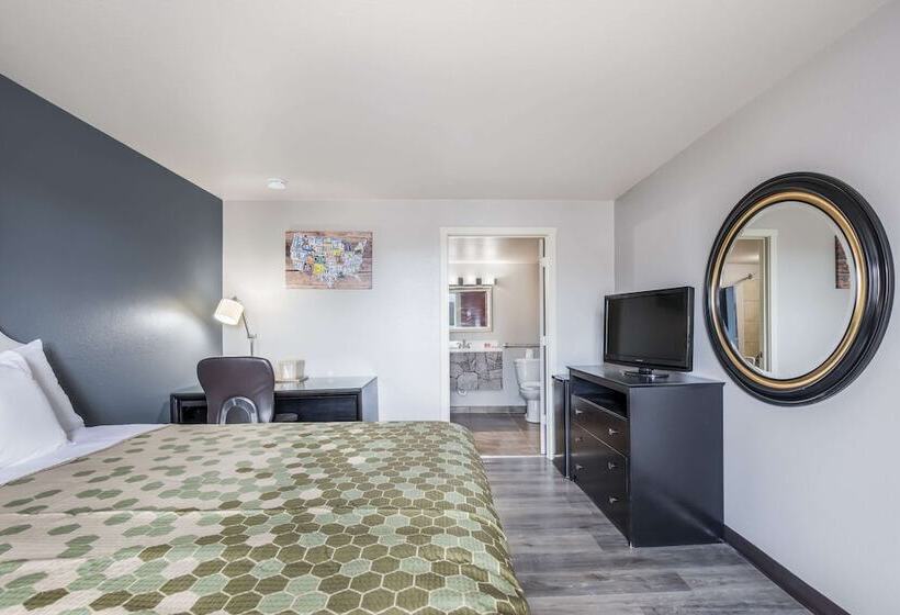 فندق على الطريق Econo Lodge Neenah