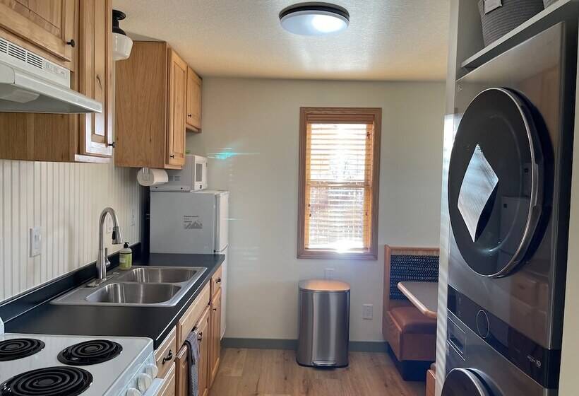 Pinedale Cozy Cabins