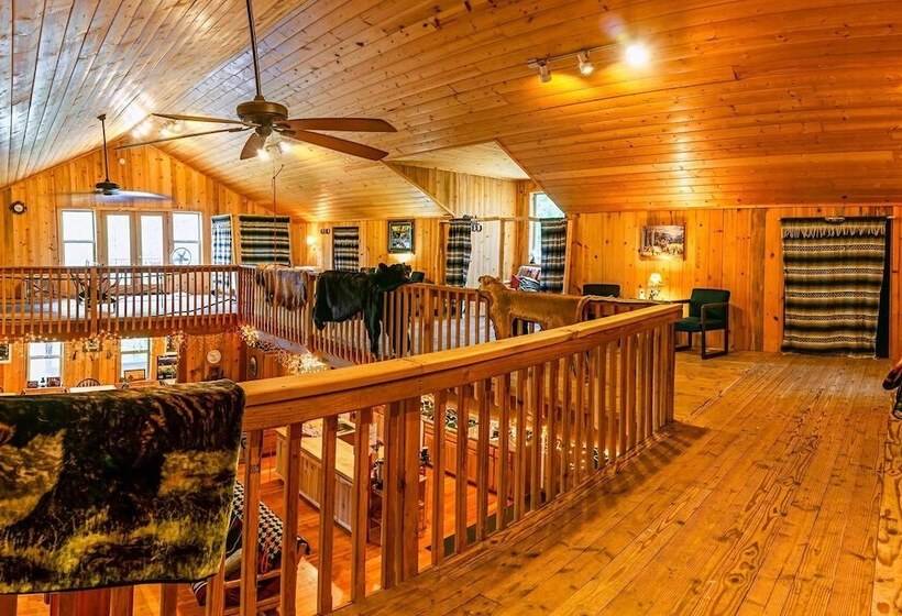 Sun Mountain Ranch Bunkhouse   Near Crater Lake