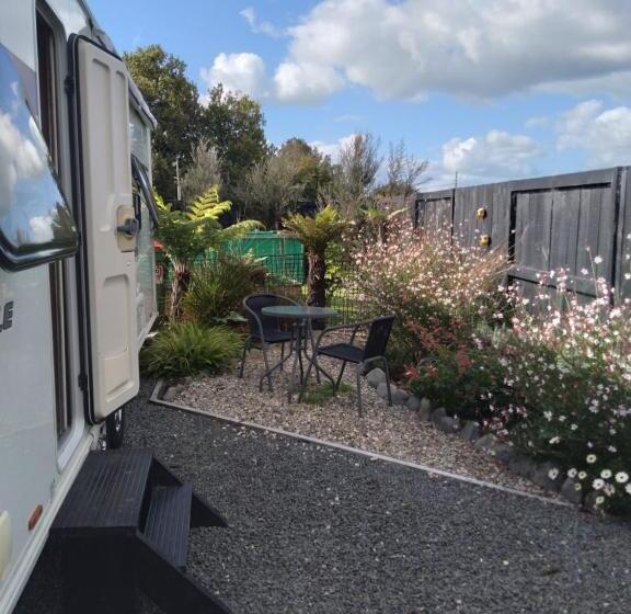 Bed and Breakfast Caravan Glamping Accommodation
