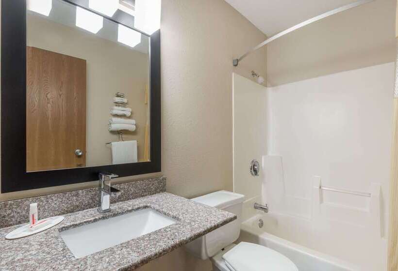 בית מלון כפרי Days Inn By Wyndham Muncie Ball State University