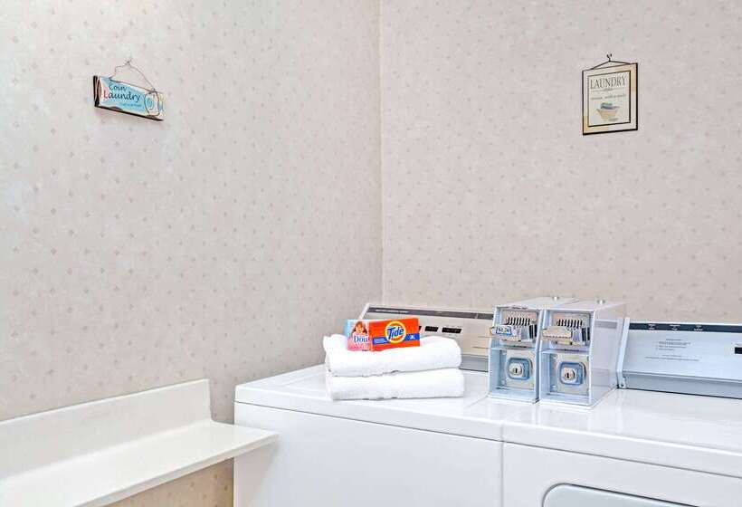 호텔 Days Inn By Wyndham Sturbridge