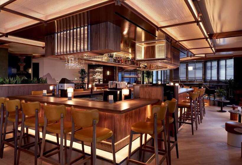هتل Doubletree By Hilton Montreal