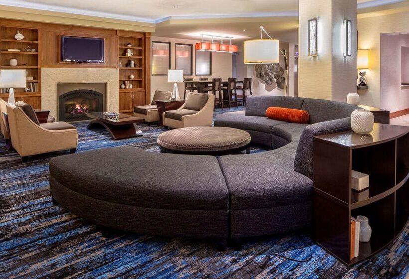 בית מלון כפרי Doubletree Suites By Hilton Minneapolis Downtown