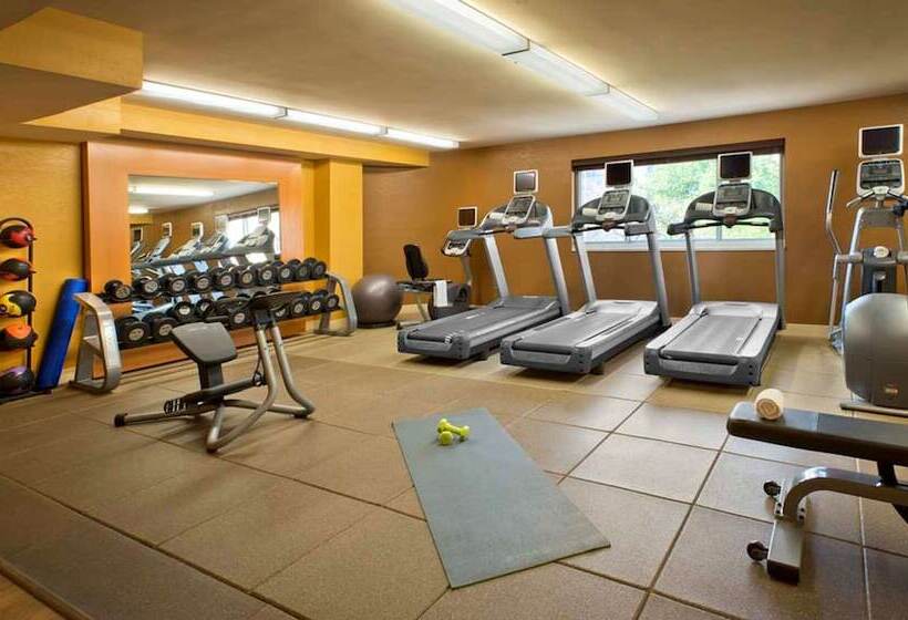 בית מלון כפרי Doubletree Suites By Hilton Minneapolis Downtown
