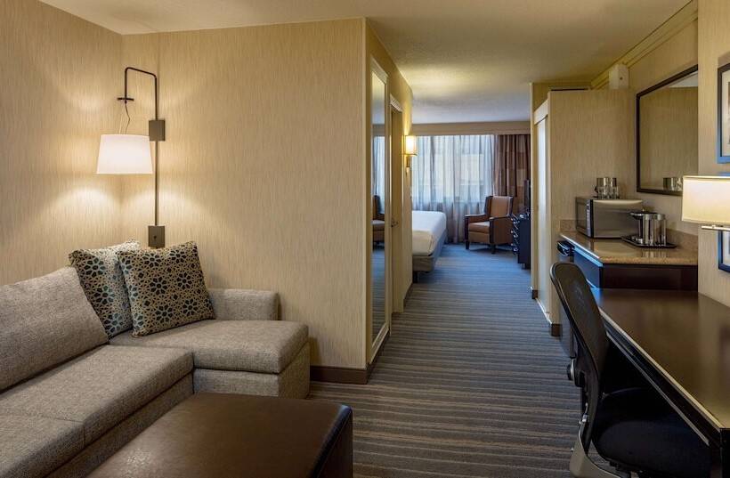 בית מלון כפרי Doubletree Suites By Hilton Minneapolis Downtown