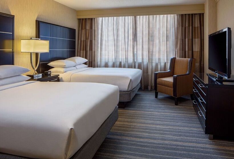 בית מלון כפרי Doubletree Suites By Hilton Minneapolis Downtown