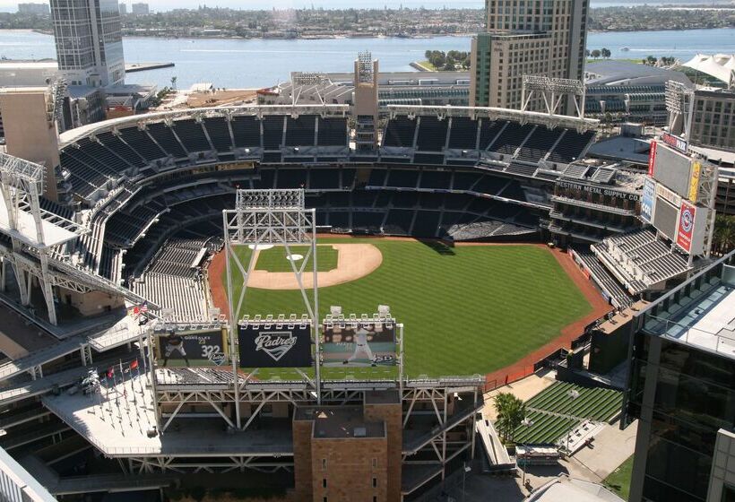 هتل Hampton Inn San Diego Downtown