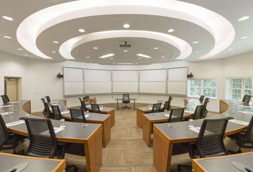 هتل Ivey Spencer Leadership Centre