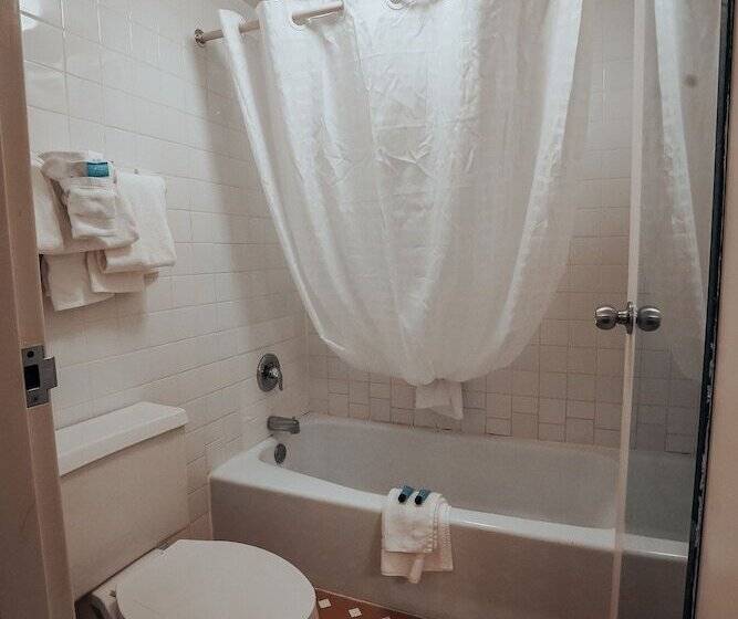 هتل Lamplighter Inn And Suites  North
