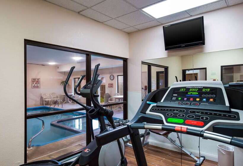 هتل Quality Inn I70 Near Kansas Speedway