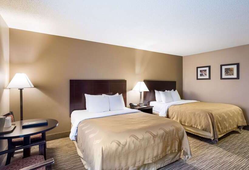 هتل Quality Inn I70 Near Kansas Speedway