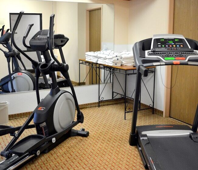 هتل Quality Inn I70 Near Kansas Speedway