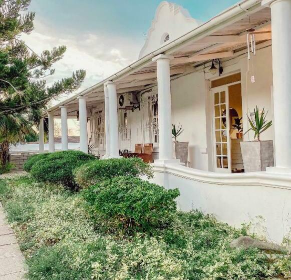 بنسيون Ebony Lodge