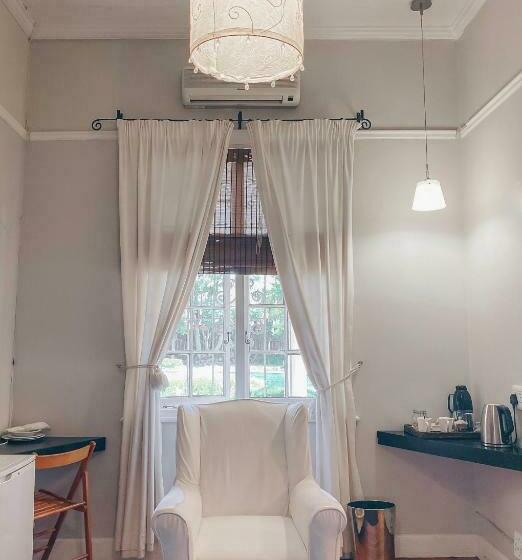 بنسيون Ebony Lodge